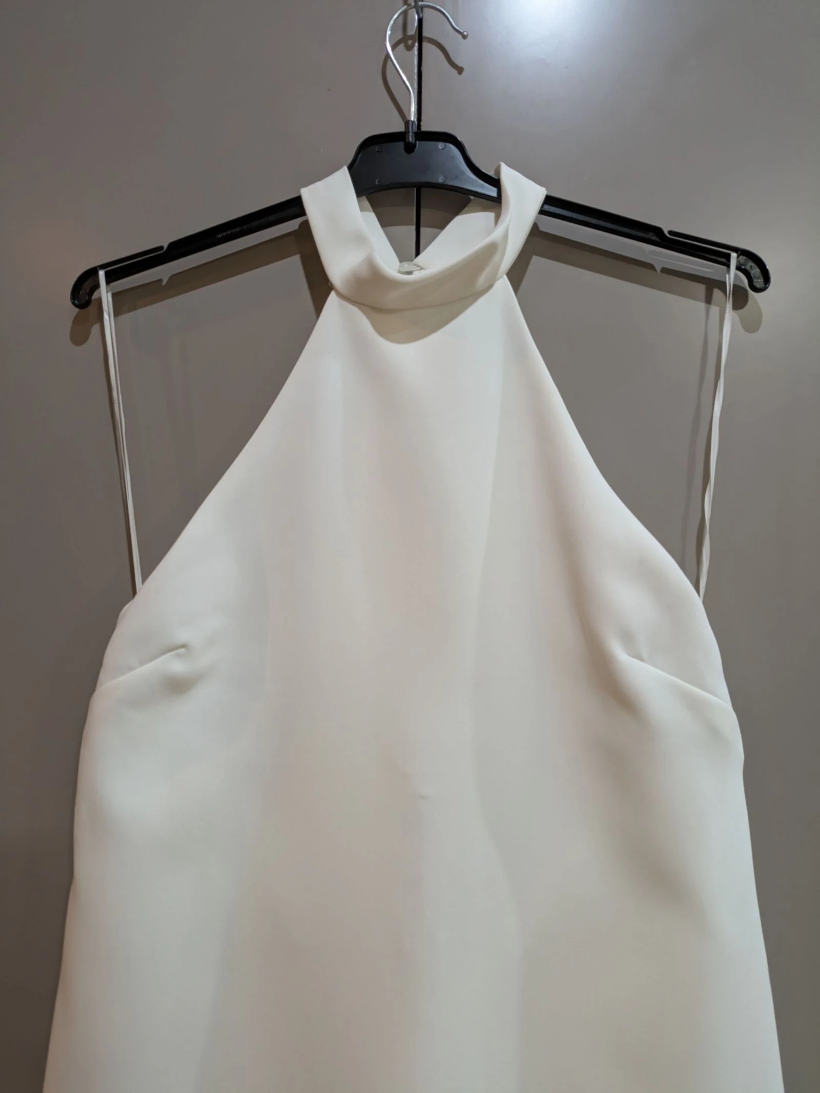 Vestido Corto Minimalista de Cuello Halter en Blanco Marfil talla L de Mango  – photo 2